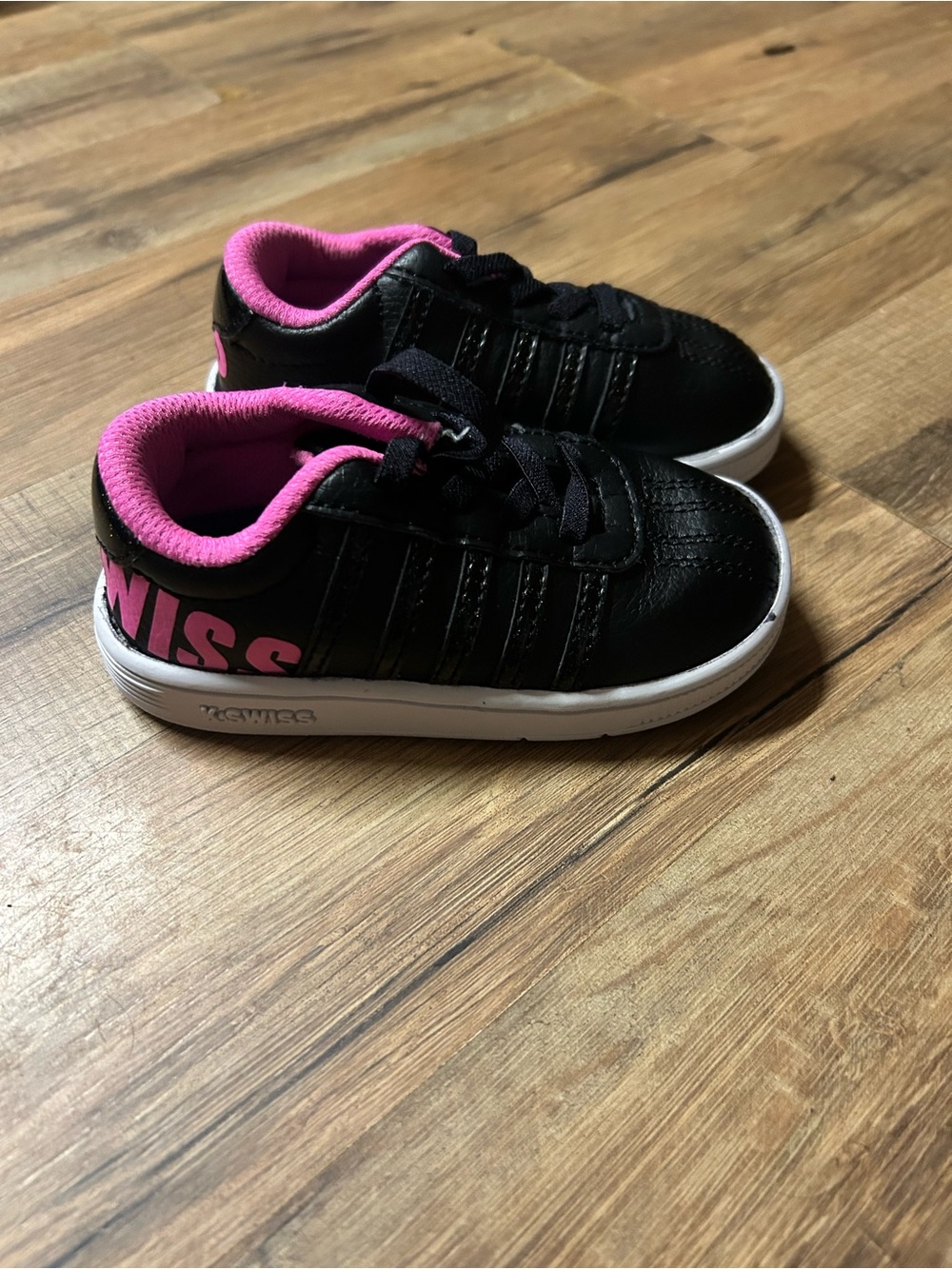 K-Swiss Infant Toddler Girls Classic Shoes Sneakers Sz 6 Black/Pink Excellent